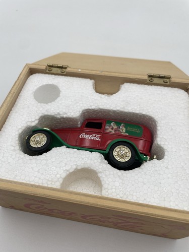 Coca-Cola Coke Christmas 1932 Ford Delivery Truck ERTL 4" Diecast Original Box - Picture 4 of 10