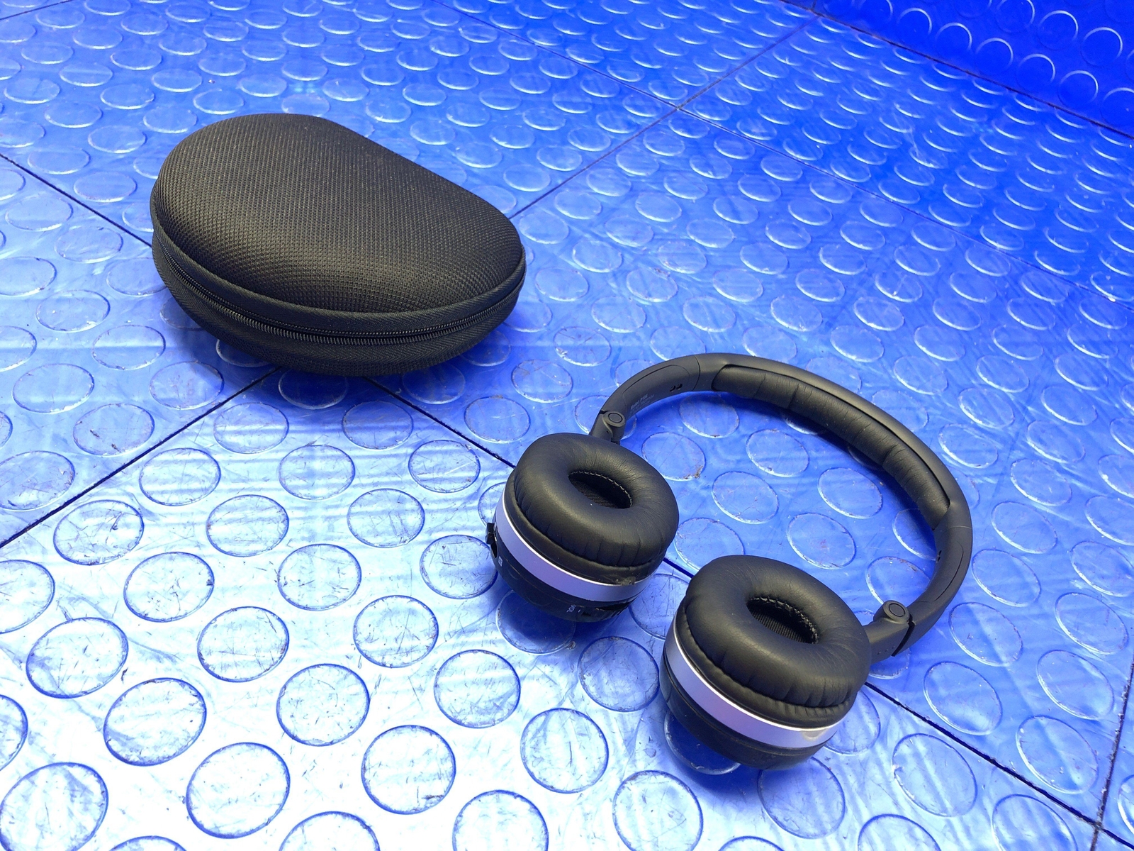 20142017 MERCEDES S600 REAR ENTERTAINMENT AKG P104 WIRELESS HEADPHONES