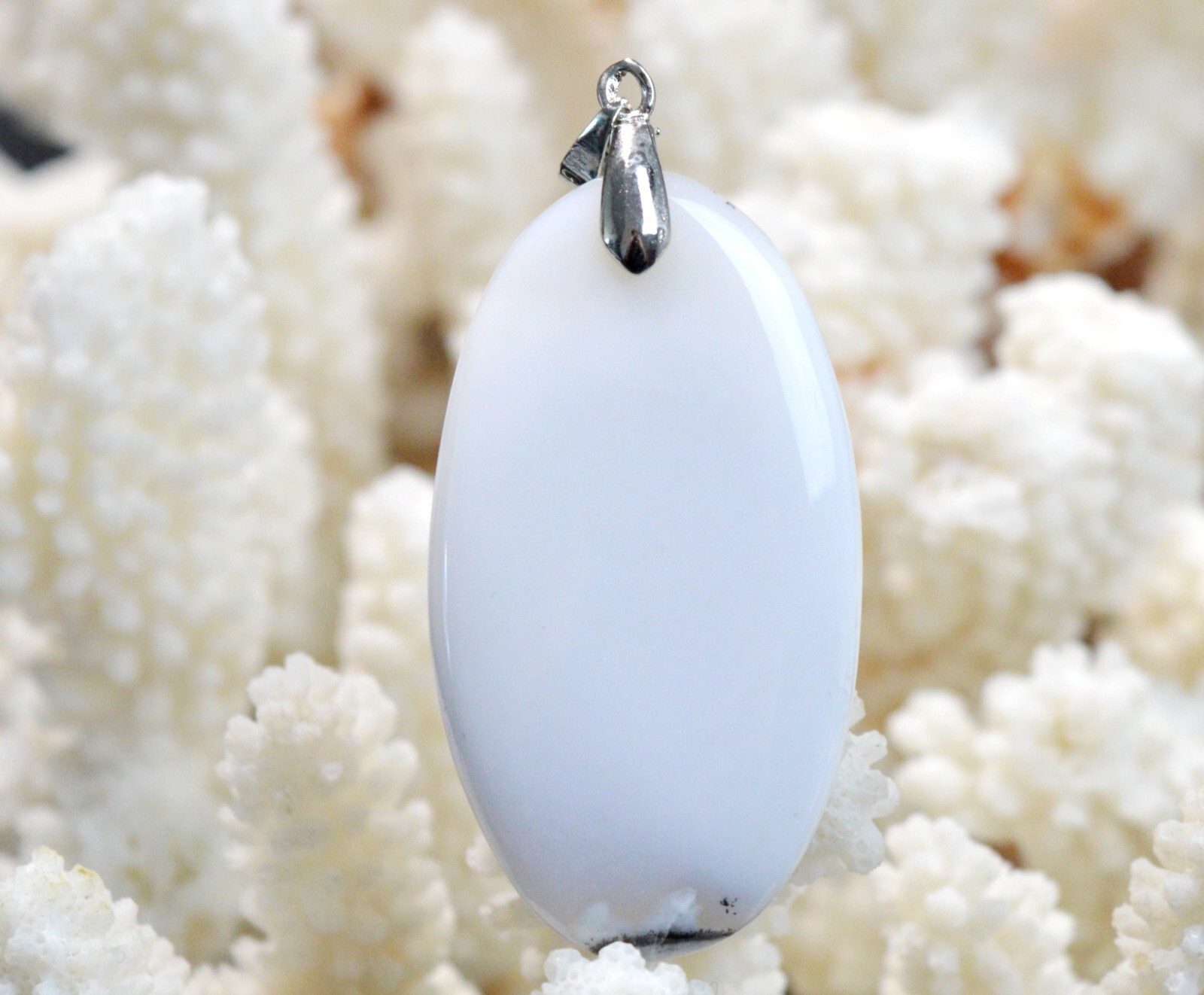 Pendentif agate dendrite 76 carats pour sublimer un style terne avec une pierre de Turquie