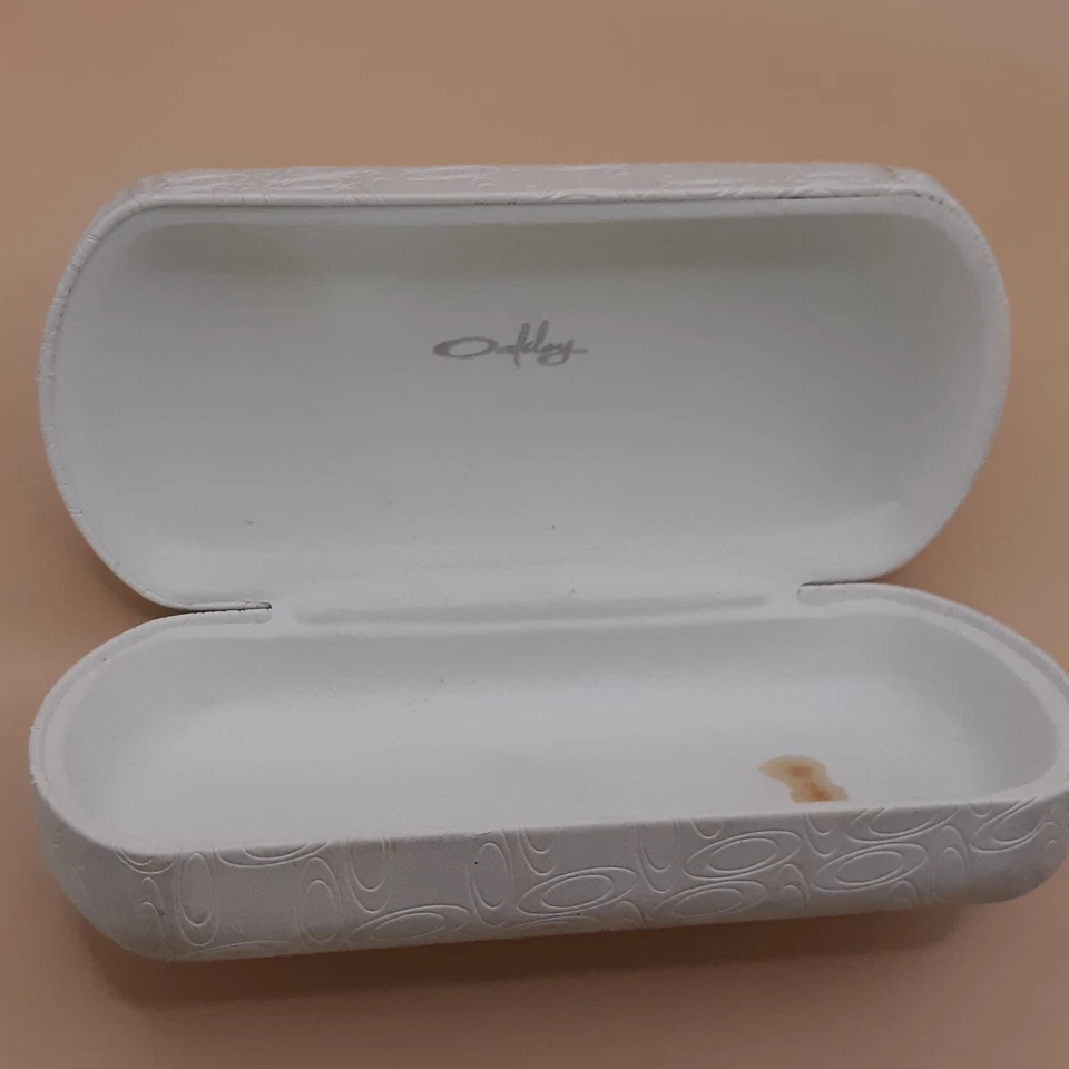 Estuche para gafas de sol Oakley de cuero blanco en relieve texturizado duro usado grande Foto 3 de 4