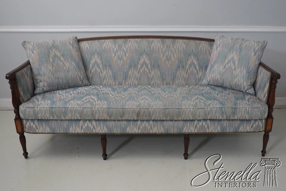 68676: Sofá tapizado estilo Sheraton caoba HICKORY CHAIR CO Foto 2 de 4