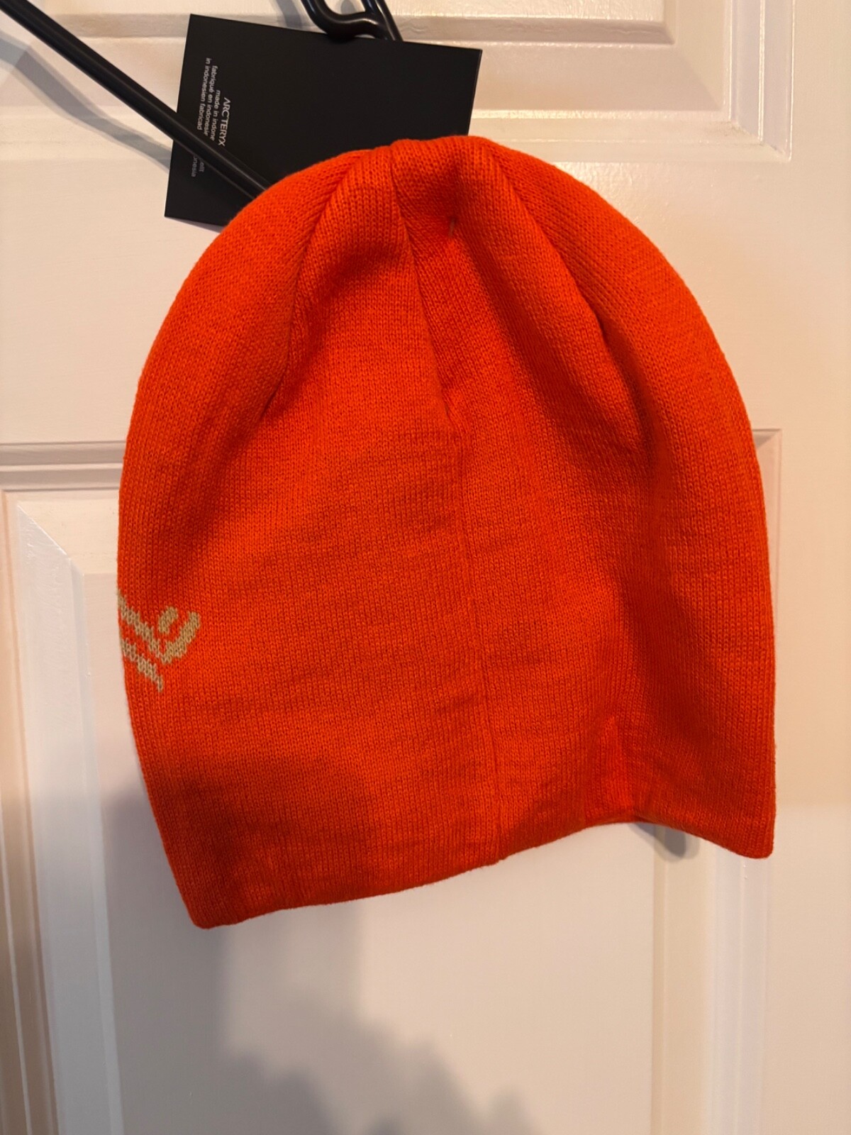 Arc'Teryx benie nuovo con etichette arancione