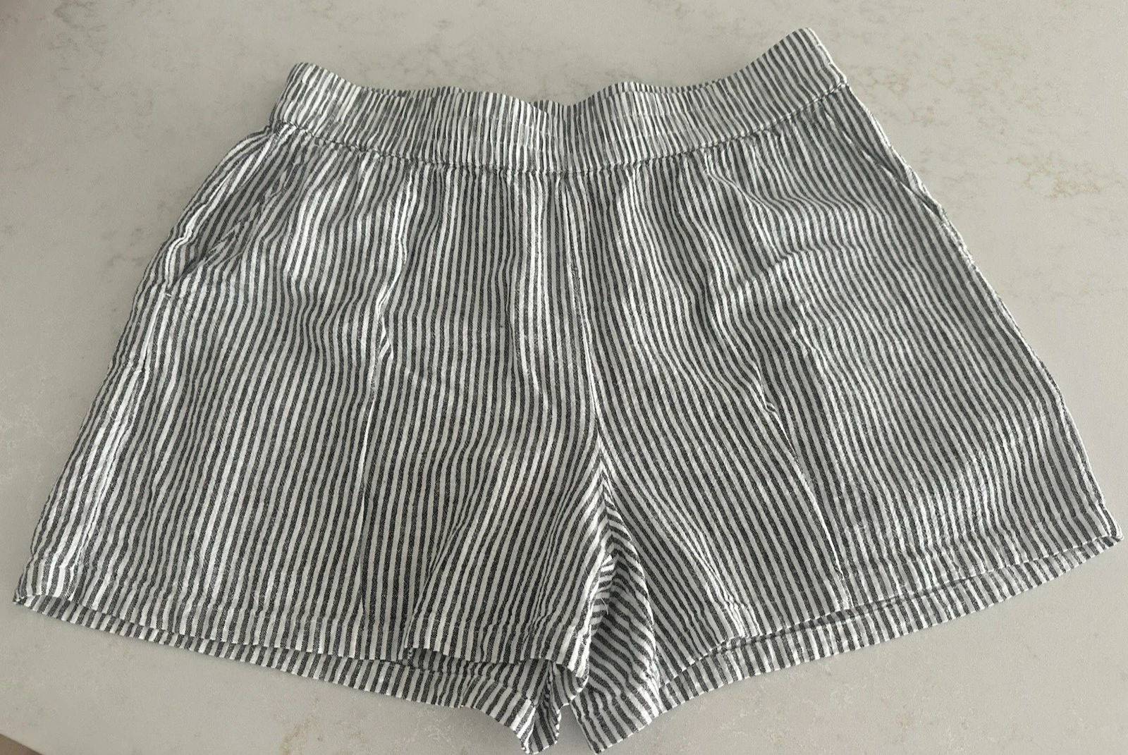 Evereve Black & White Striped Linen Blend Women’s Shorts Pockets Size LARGE L