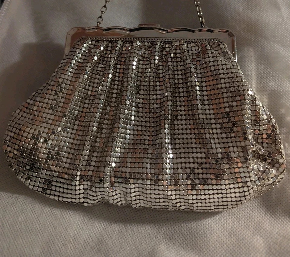 Whiting and Davis Silver Mesh Evening Bag, Rhinestone Clasp Chain Strap 8x4.5" - Image 4 of 4