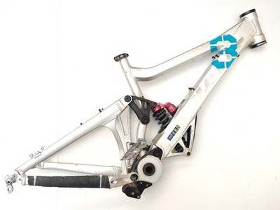 Vintage 2008 Giant Glory 8 DH Frame (Medium) with Maestro 8 Rear Suspension