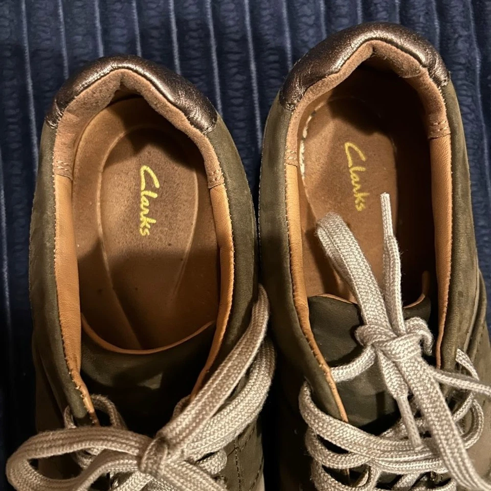 Clarks Women’s Olive Green Leather Sneakers – Size 9.5W – Casual Comfort Shoes - Изображение 2 из 4