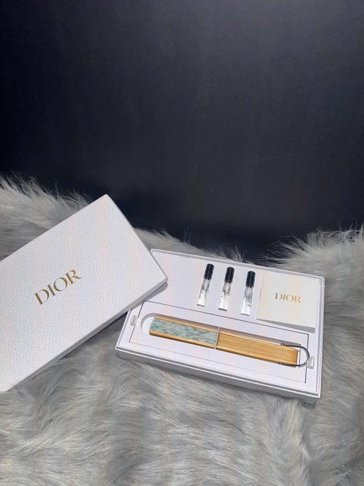 Набор вентиляторов Dior Beauty GWP с 3 флаконами Lucky 🍀 духи. В коробке - Изображение 3 из 4