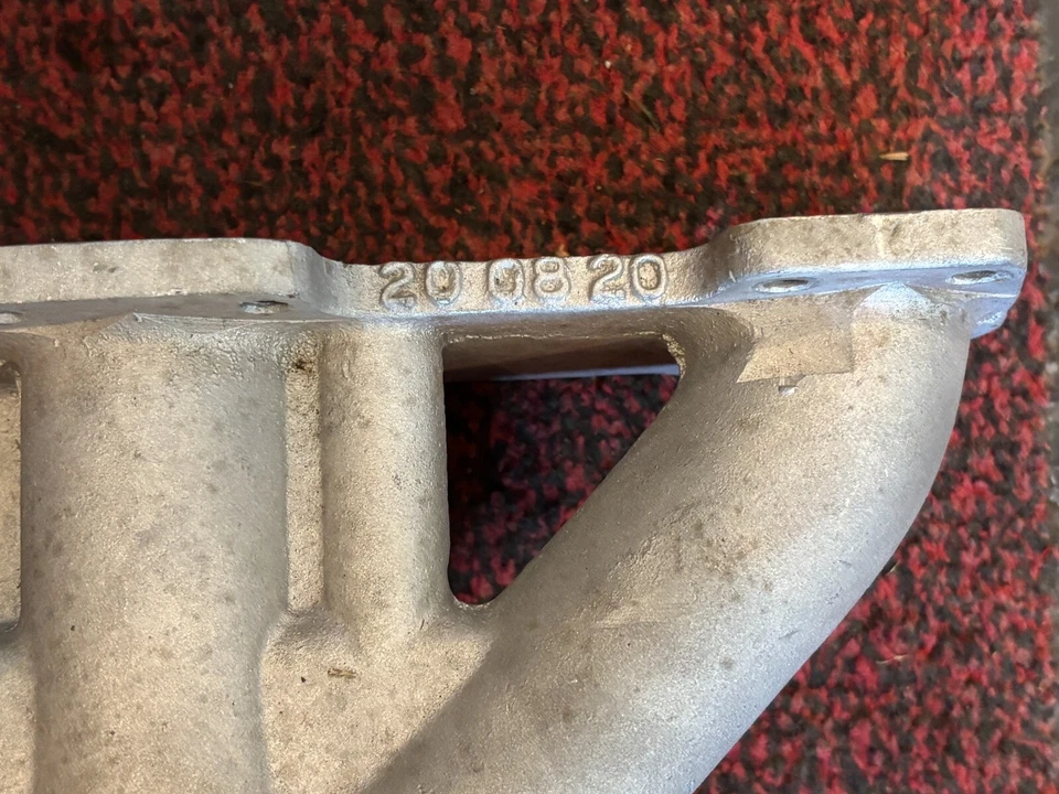 3 colectores de admisión Aston Martin DB4 para configuración de carburador triple SU. 1958-1964 db 4 Foto 3 de 4