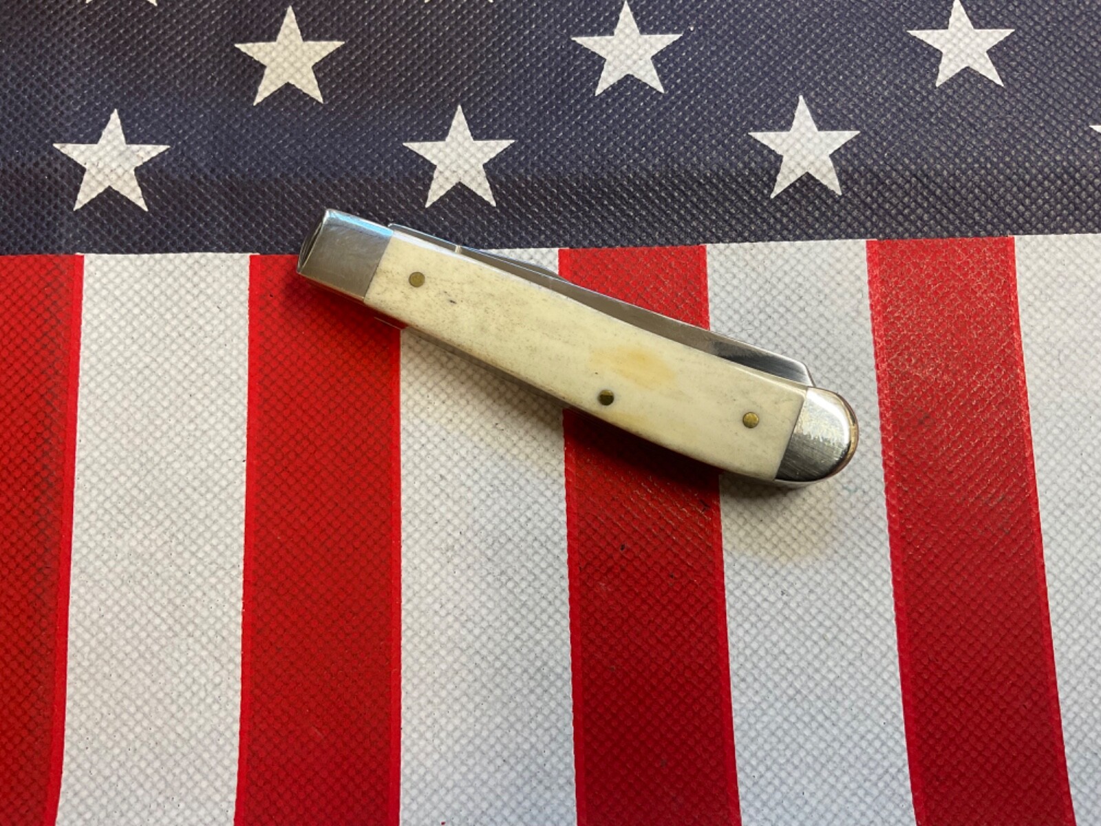 2015 CASE Pocket Knife United We Stand Natural Smooth Bone Mini Trapper