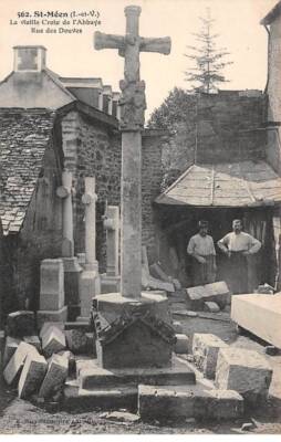 35 - ST MEEN - SAN34435 - La vieille Croix de l'Abbaye - Rue des Douves - Met