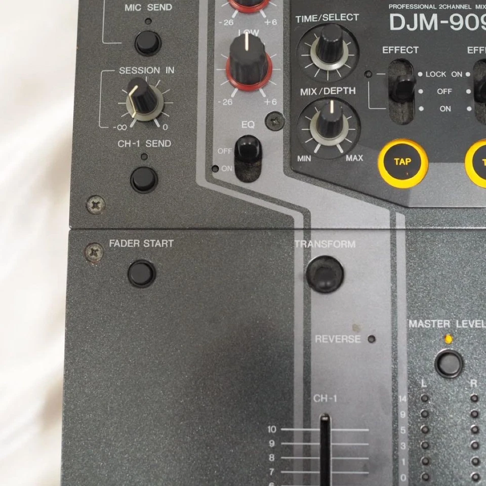 Pioneer DJM‑909 2‑Channel Battle DJ Mixer with Touchscreen Effects Junk For Part - Image 4 of 4