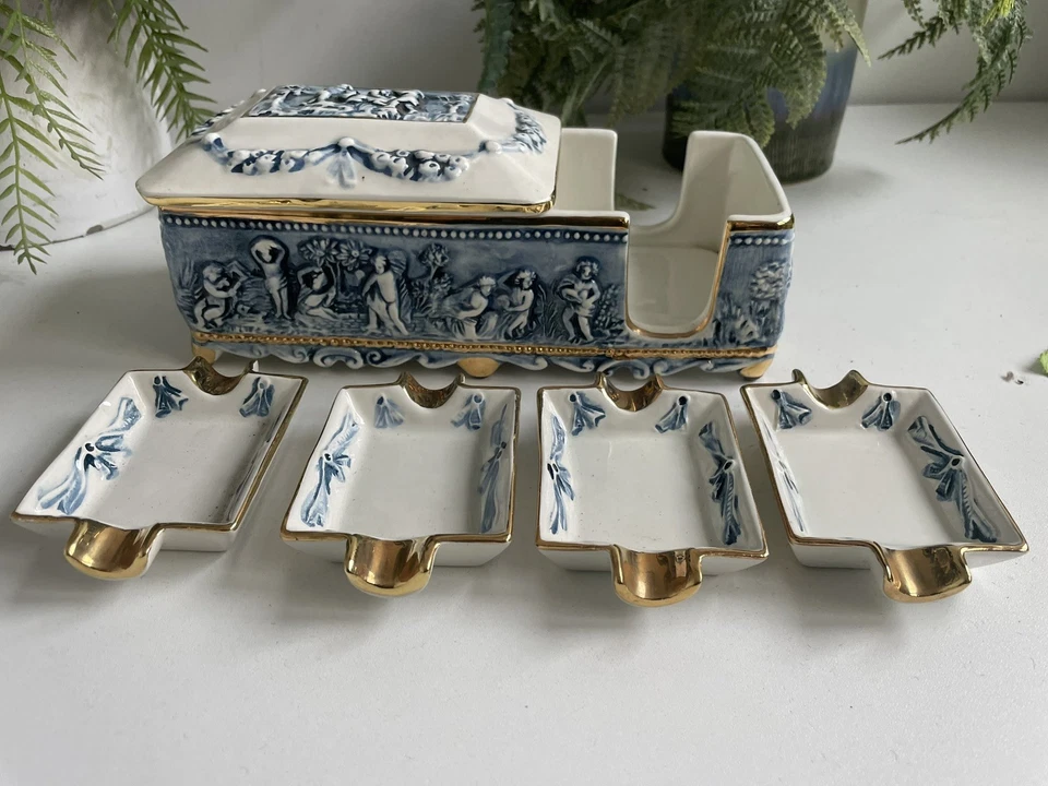 Vintage Capodimonte Cigarette Holder Case & 4 Small Ashtrays Italian Blue Cherub - Image 4 of 4