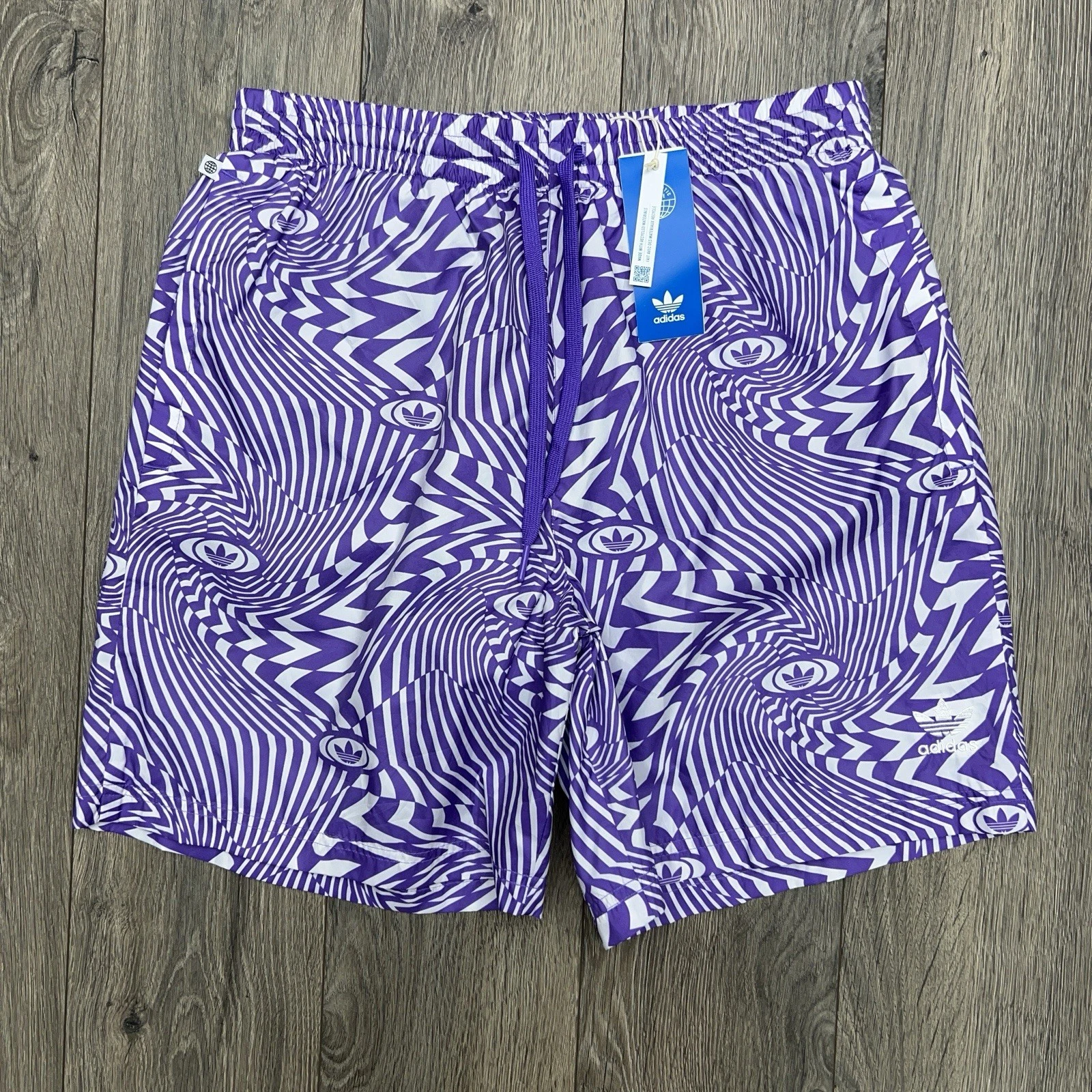Adidas Shorts Size Medium Mens White Purple Rush Graphic HR8585 $45