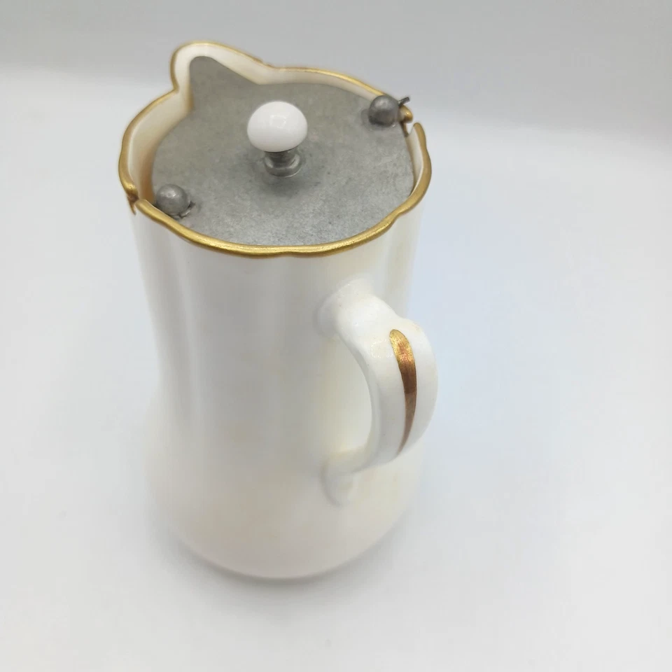 Jarra de jarabe Minton beige y dorado con tapa de metal, Rich & Fisher 5th Ave NY  Foto 2 de 4