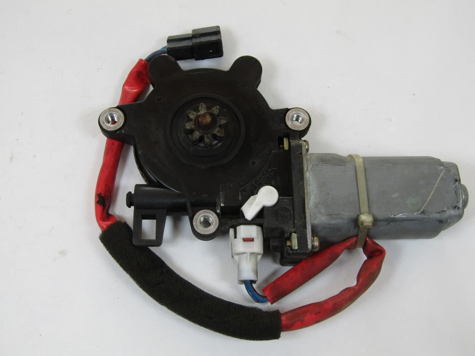 2002-2004 Subaru Impreza TS Wagon Front Passenger Right Power Window Motor OEM - Image 3 of 4