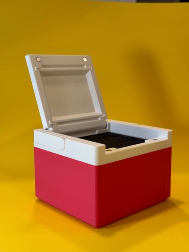 Red Ice Cooler Deck Box für Magic The Gathering MTG EDH Commander Deck Box - Bild 1 von 8