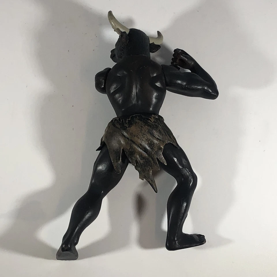 Figura de acción vintage Black Minotauro Red Eyes 6" Foto 3 de 4