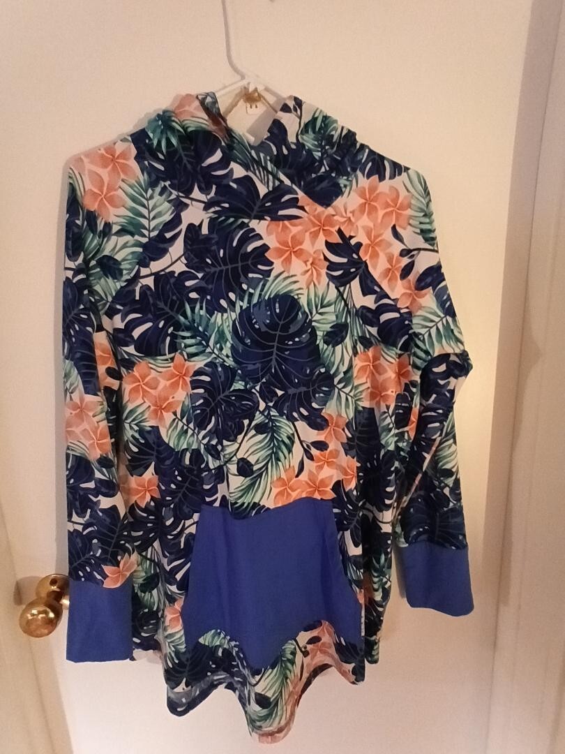 LuLaRoe Amber Hoodie - Size Medium