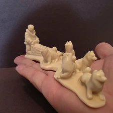 Pearlite Canada Dog Sled Decor