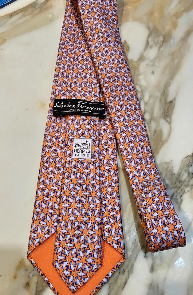 Salvadore Ferragamo Hecho en Italia Hermes París Pájaro Diseño Seda ANCHO: 3 1/2" Foto 3 de 4