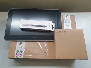 Wacom One Pen Display, Grafiktablett, DTC133, mit allem Zubehör
