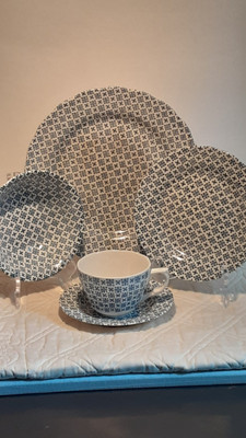 Nikko Japan  Colonial Blue Double Phoenix 5- piece Place Set 