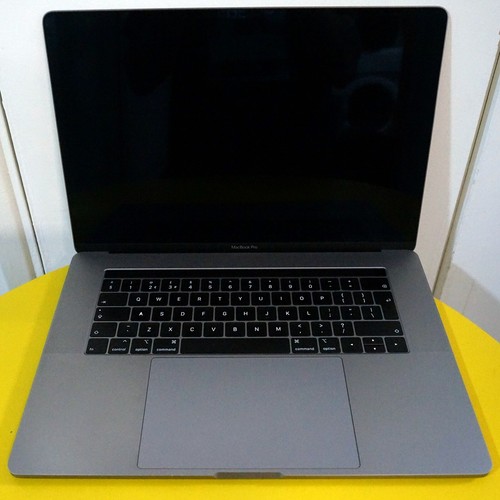 MacBook Pro 2019 15″“ i9 5GHz 8C 16T 16GB 256GB SSD Spacegrau Laptop + Garantie