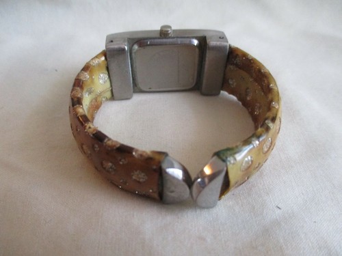 Denacci Analog Wristwatch with a Cuff Band and Quartz Movement - Picture 4 of 12