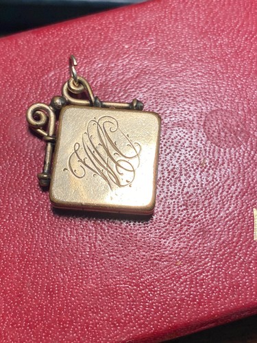 VICTOIAN GOLD OR GF W & H CO. SQUARE LOCKET - Picture 3 of 7