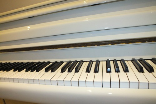 Small WHITE GLOSS Compact Upright Piano British Made Fully Restored - Picture 9 of 10