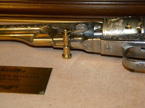 Franklin Mint General George Custer's .36 Caliber GOLD Single Action Revolver - Picture 15 of 16