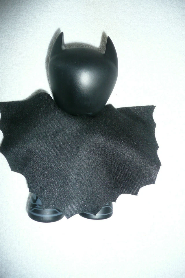 Figura 2009 Mezco Mezitz Batman el Caballero Oscuro 6" de Alto DC Comic Vinyl Foto 3 de 4