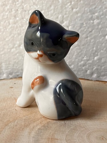 Otagiri Seated Cat Kitten Figurine 2.75 Inches
