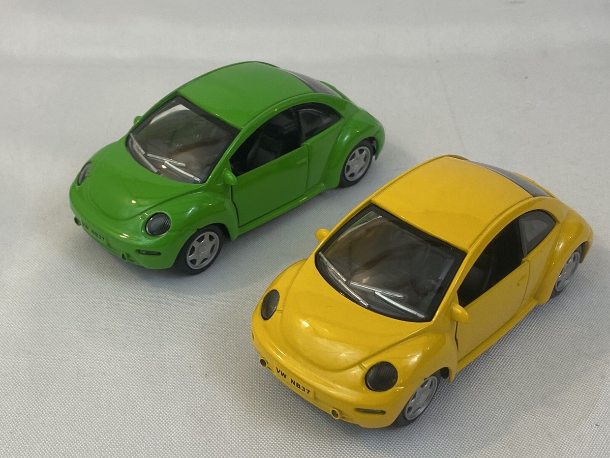 Pair Of 1999 SMART TOYS YELLOW GREEN VOLKSWAGEN VW BEETLE Pullback
