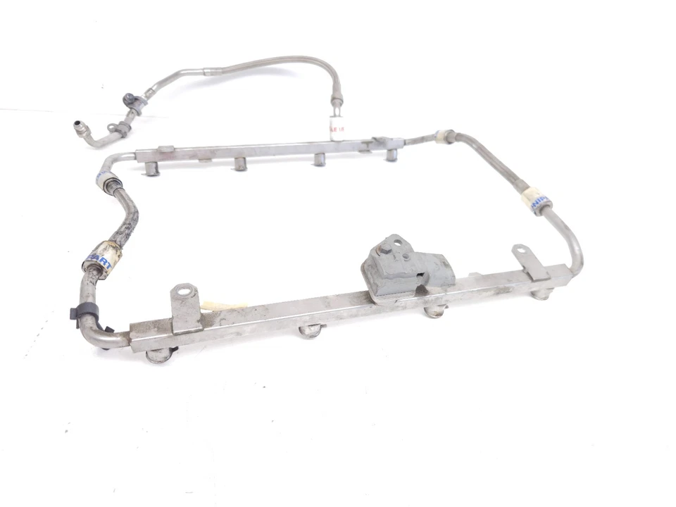 MCLAREN MP4-12C 650S 2012-2014 RIELES DE COMBUSTIBLE AMBOS LADOS SIN INYECTORES FABRICANTE DE EQUIPOS ORIGINALES Foto 4 de 4