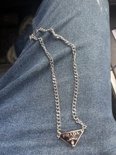 Collana catena PRADA in acciaio inox con ciondolo triangolo nero moda