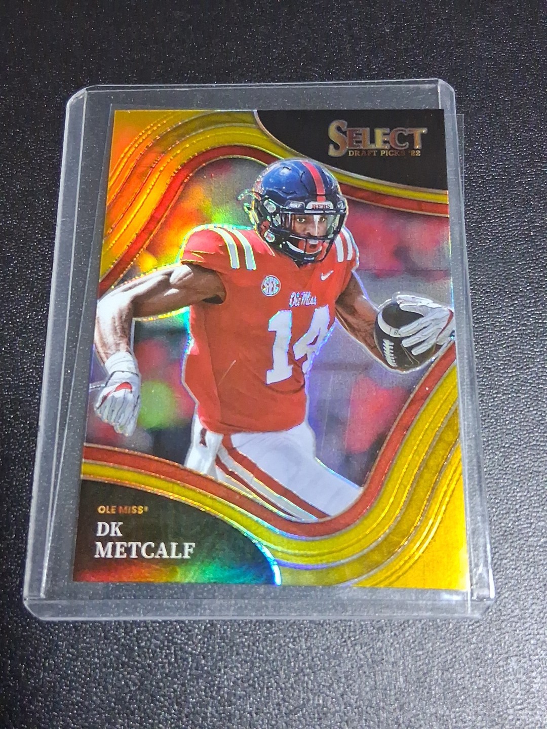 2022 Select DK Metcalf Gold Field Level /10