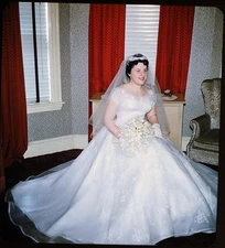 Bride in wedding dress- 1960s WEDDING - Stereo Realist 3D slide Kodachrome #1227