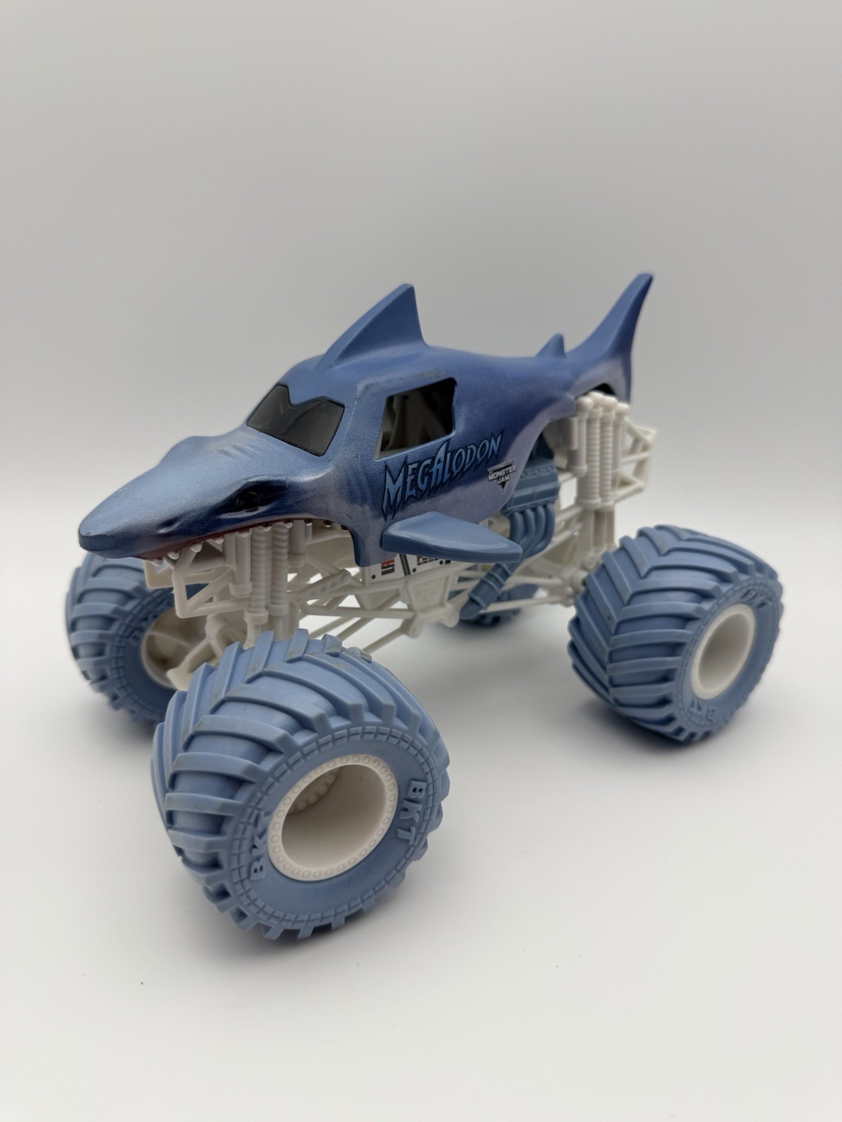 Monster Jam, Official Megalodon Monster Truck, Collector Die-Cast Vehicle, 1:24