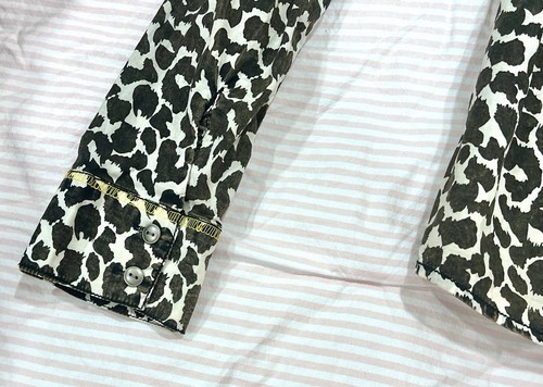 BKE Buckle Eased Fit Shirt Womens Small Animal Print Snap Button Up Lightweight - Picture 13 of 15