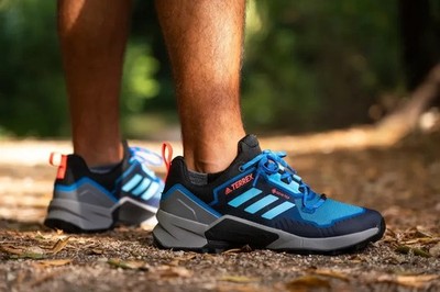Size 8.5 - Adidas Terrex Swift R3 GORE-TEX Blue Rush. Amazing cool look, colors