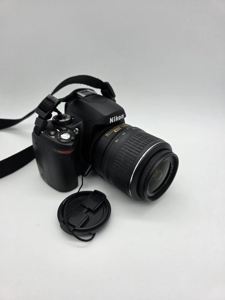 Цифровой фотоаппарат Nikon D60 зеркальный с объективом 18-55 мм 64 ГБ SD-карта, аккумулятор и зарядное устройство - Изображение 2 из 4