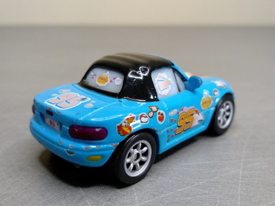 Disney Cars Mia Dinoco Fan Flash McQueen Coche De Metal 1/55 TBE Azul Raro - Imagen 4 de 4
