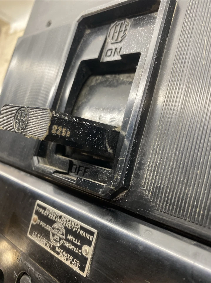 ITE 225 Amp 3pole Circuit Breaker J Frame - Image 2 of 4