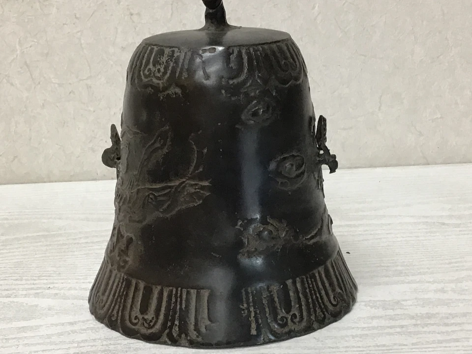 Y2248 OKIMONO Campana de Cobre Doncella Celestial Japonesa Antigua De Colección Japón Foto 2 de 4