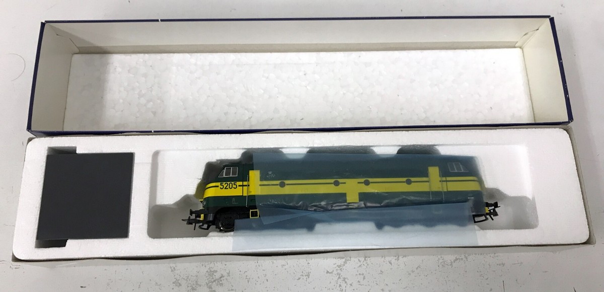 ROCO #63967 SNCB Reek5205 Diesel Loco with DCC Sounds (HO