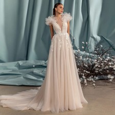 Elegant V Neck Backless Wedding Dresses Sleeveless A-Line Lace Appliques Gowns