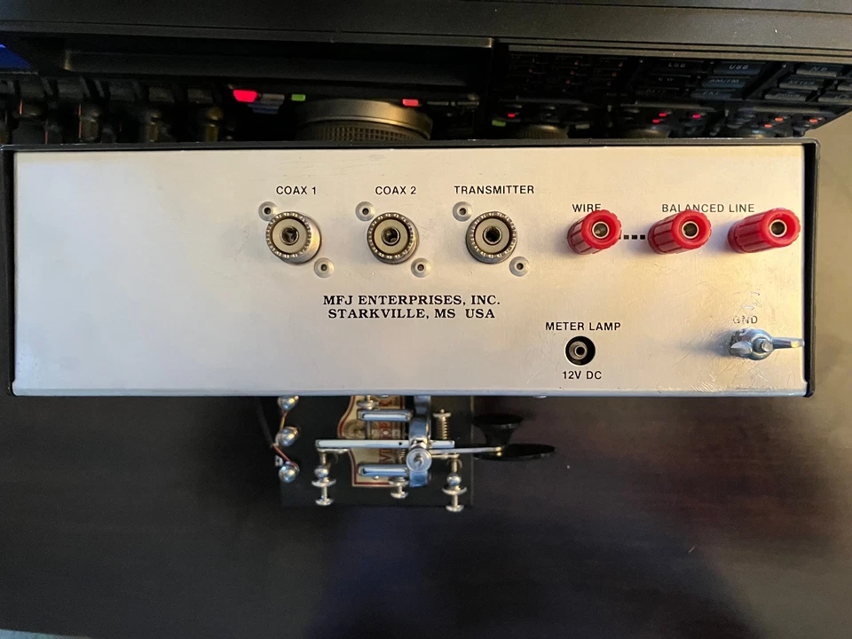 MFJ DELUXE VERSA TUNER II 300 W MFJ 949D - Fabulous Condition - Image 2 of 4