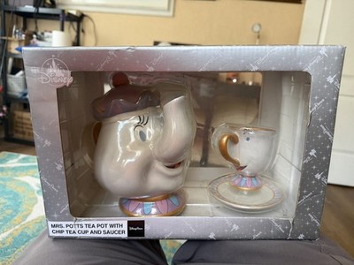 Rare Disney Park Mrs. Potts Tea Pot With Chip Tea Cup and Saucer Figurine NIB