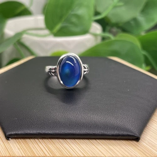 Silver-tone Mood Ring Color Change  And Chart Size 7 New Free Ship B7446